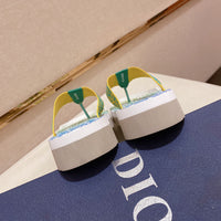 S-shoe Dior Summer Beach Flip Flops Men Shoes New Arrival Non-slip Beach Slipper For Men Large Size Breathable Flats Slipper Men Shoes Women Slippers High Quality Beach Sandals Non-slip Casual Flip Flop Slippers Black Slippers