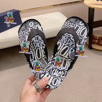 S-shoe Dior Summer Beach Flip Flops Men Shoes New Arrival Non-slip Beach Slipper For Men Large Size Breathable Flats Slipper Men Shoes Women Slippers High Quality Beach Sandals Non-slip Casual Flip Flop Slippers Black Slippers