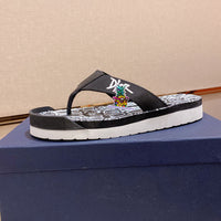 S-shoe Dior Summer Beach Flip Flops Men Shoes New Arrival Non-slip Beach Slipper For Men Large Size Breathable Flats Slipper Men Shoes Women Slippers High Quality Beach Sandals Non-slip Casual Flip Flop Slippers Black Slippers