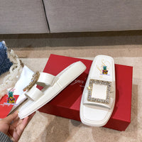 S-shoe R.o.g.e.r V.i.v.i.e.r New Summer Woman Slippers Shoes Round Head Flat-bottom Ling Rhinestone Slippers Beach Crystal Flip Flops Slides Slippers Women Summer Beach Slides Shoes Rhinestones Shoes Sandals Ladies Slides