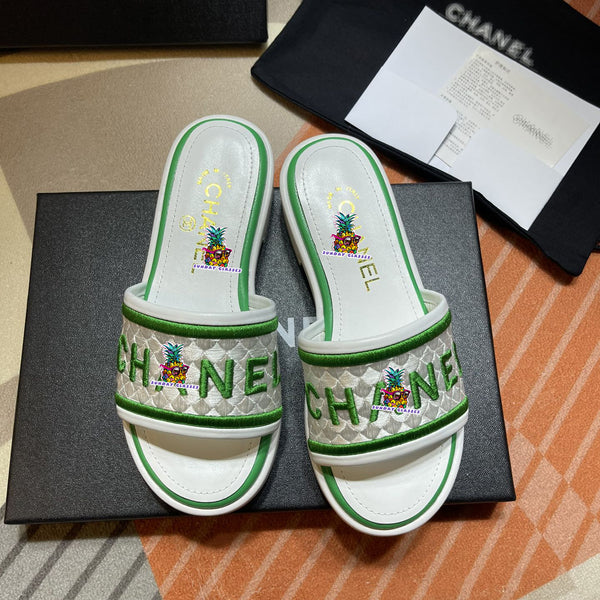 S-shoe Summer New Women's Slippers Personality Fashion Comfortable Casual Leather Flat Sandals Home Slipper Women Summer Fashion Outer Wear Flat Sandals Korean Style Versatile Soft Girl Sandals women Beach