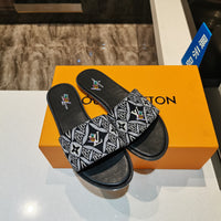 S-shoe Louis Vuitton Flat Slippers Women Non-slip Beach Shoes Casual Shoes Ladies Sandals Platform Women Shoes Summer Round Toe Outdoor Beach Dress Slippers Thick Sole