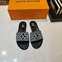 S-shoe Louis Vuitton Flat Slippers Women Non-slip Beach Shoes Casual Shoes Ladies Sandals Platform Women Shoes Summer Round Toe Outdoor Beach Dress Slippers Thick Sole