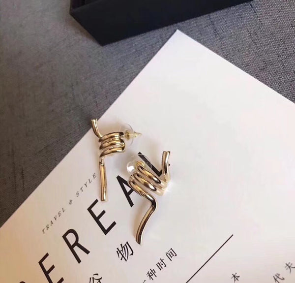 J-jewelry Celine Simple Fashion Knotted Stud Earrings for Women Creative Personality Twist Earrings Jewelry