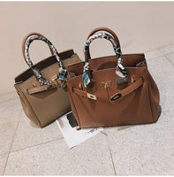 L-package 30-24-15cm Women's Padlock Handbags With Gold Hardware On Clearance whit Silk ribbon