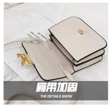 L-package 19-15-8 cm Lightweight Medium Dome Crossbody Bag