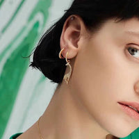 J-jewelry HEFANG Gold Plated Brass Giraffe Cubic Zirconia Screwback Earrings with Sterling Silver Post